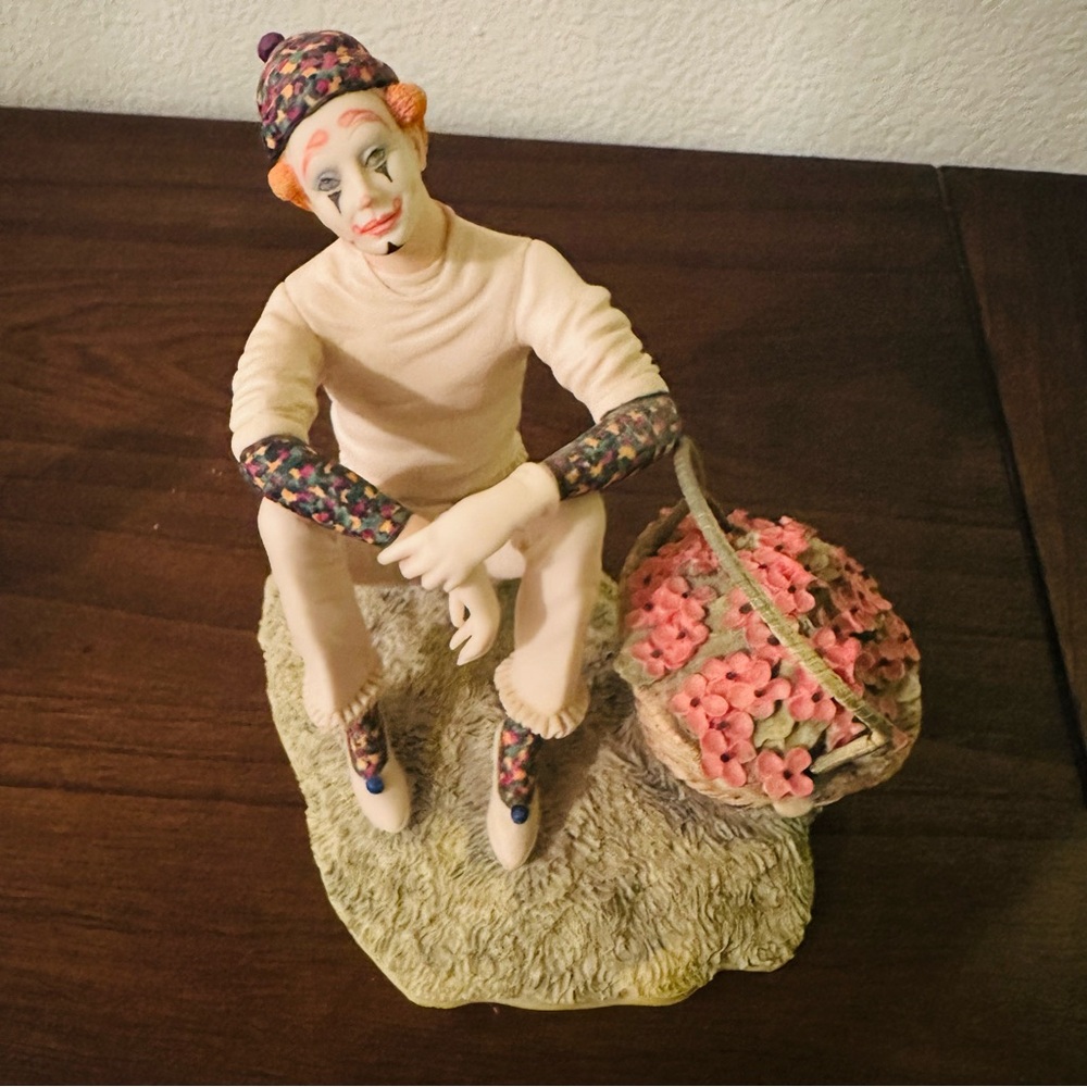 Schmid Border Fine Arts Hand Made In Scotland, Porcelain Clown 5" Figurine‎